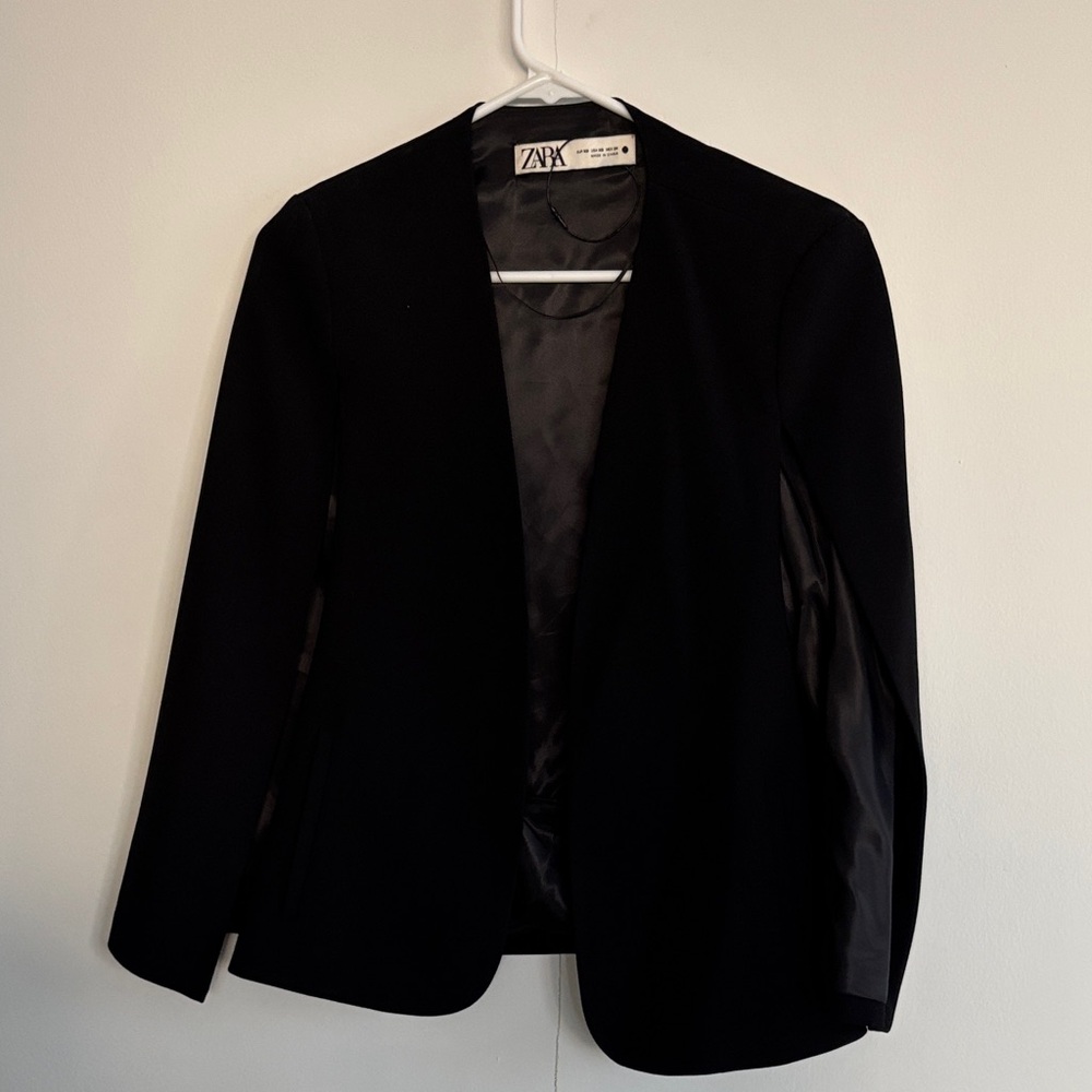 Zara Women's Classic Black Cape